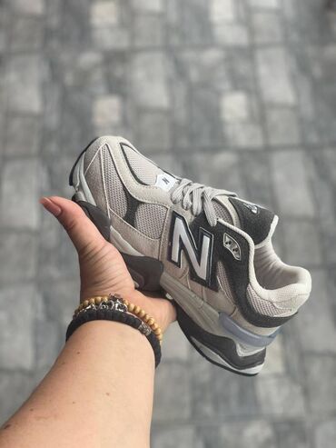 Patike: New Balance 9060 patike

Novo
Brojevi 36 do 40

fb Moja Kupovina 1 — 14