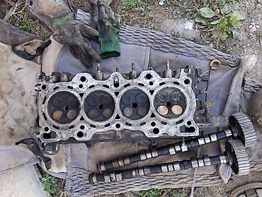Головка блока цилиндров Honda (DOHC) с распредвалами и навесными
