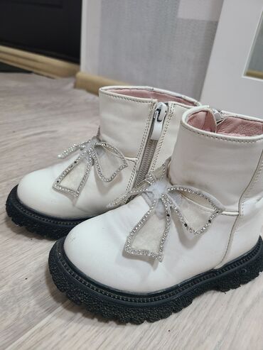 shredery 24 na kolesikakh: Продам ботинки для девочки, размер 24 в хорошем состоянии . Зима
