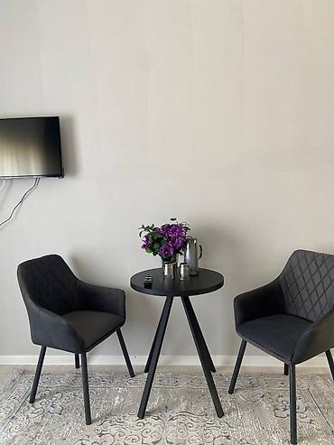 Гостиницы, отели (Посуточная аренда комнат): Сдается уютная студия/комната посуточно. Комплектация и удобства: - — 8