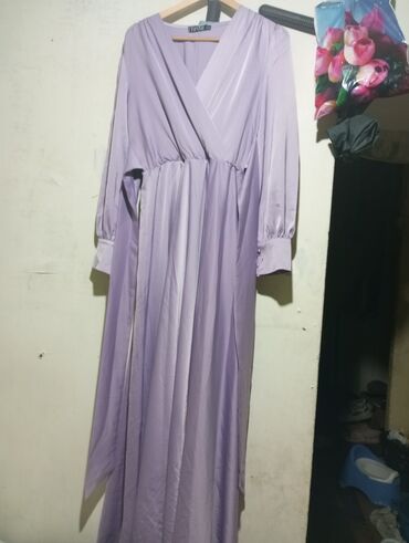 персиковое платье с кружевом: Вечернее платье, Длинная модель, Атлас, С рукавами, L (EU 40)