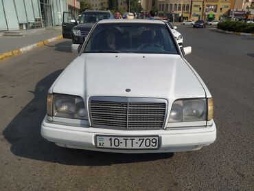 Mercedes-Benz: Mercedes-Benz E-Class sedan avtomobilinin bu modeli klassik dizaynı