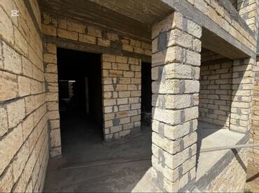 Tikinti işləri: 2 mərtəbəli daş ev karkası - Layihə: geniş eyvanlı, sütunlu fasad; — 2