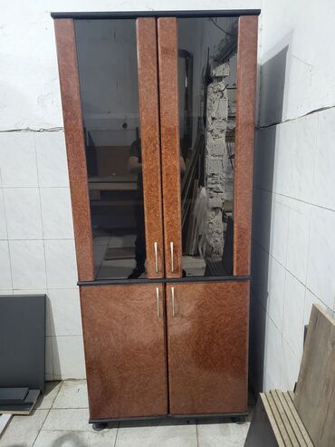 Dolablar: İşlənmiş, Açılan, 4 qapılı Düz dolab, Stenka