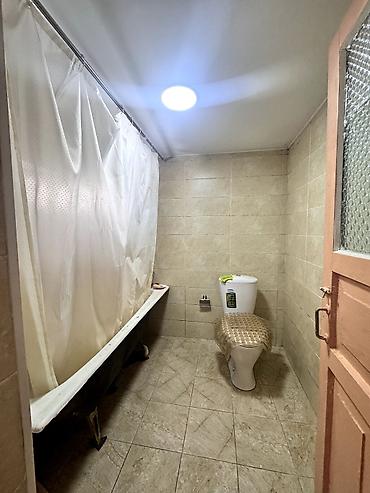 Продажа коттеджей и домов: 📌В Романовке 500м от трассы продается дом с большим участком. ✅Размер — 6