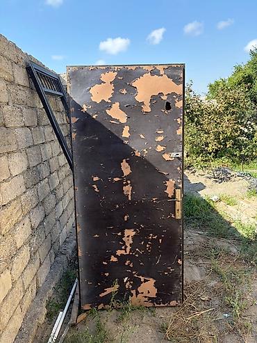 turba dəmir: Tikinti zamanı müvəqqəti olaraq istifadə olunub. Qapının obşıvkasını — 3