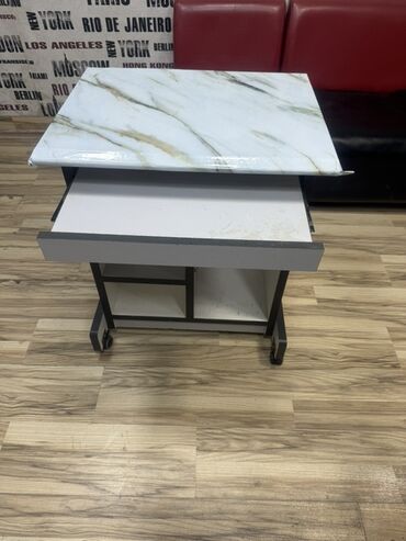 Qida məhsulları: Transformer, Mərmər, Kvadrat masa