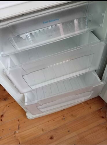 Çəngəllər: 2 qapılı Indesit Soyuducu Satılır, rəng - Ağ
