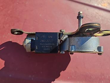 Auto delovi: Motor zadnjeg brisaca Lada 112. Polovno, ocuvano. Skinuto sa — 11