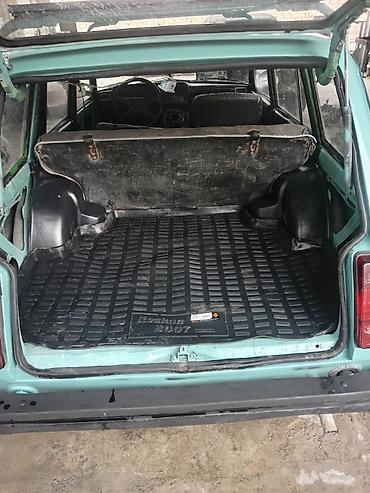 vaz oka satilir: VAZ 2104 universal kuzovlu minik avtomobil. Maşın açıq yaşıl rəngdədir — 4