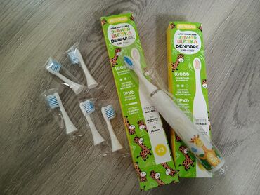 детские щетки: Детские зубные щетки 3+. в наличии 2 штуки. цена по 500 за штуку. в