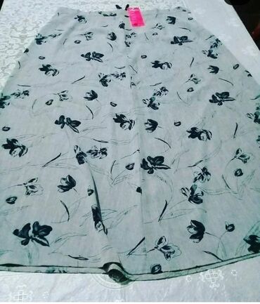 Dəstlər, kostyumlar: Gôy atlas kostyum 120 manata alinib 60 manata satilir. Cemi 1 defe — 28