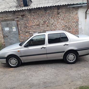 Volkswagen: Volkswagen Vento: 1995 г., 1.8 л, Механика, Бензин, Седан