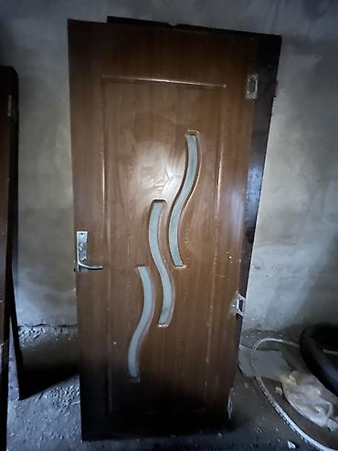 Salam qapılar ideal vəziyyətdədir,çox az müddət işlənib yeniləri