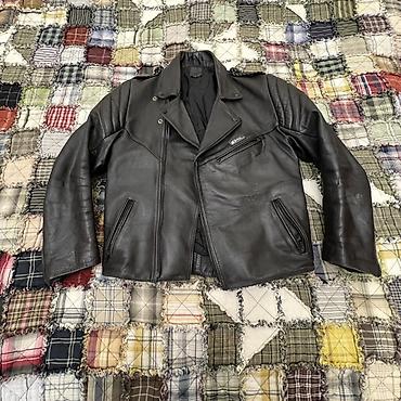 moto godekce: Dəbilqə düyməli motosiklet üslublu qara dəri gödəkçə. Razmer M,L, XL — 1