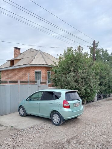домкрат для машины: Honda Fit (Jazz) хэтчбек, светло-зелёный цвет кузова. 5 дверей