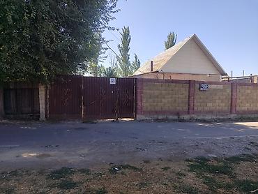 лстк дома: Продаётся одноэтажный дом с участком за высоким забором и распашными — 3