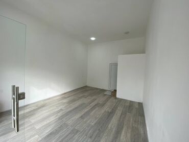 Ofislər: Tam temirli 33 kvadrat metr obyekt icareye verilir. 120nin axiri