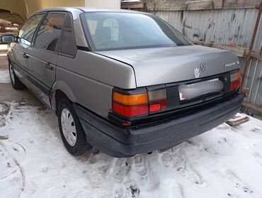 Volkswagen: Volkswagen Passat: 1991 г., 1.8 л, Механика, Бензин, Седан