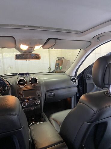 Mercedes-Benz: Mercedes-Benz ML (W164) – qara rəngli, 5 qapılı premium SUV. Xarici — 10