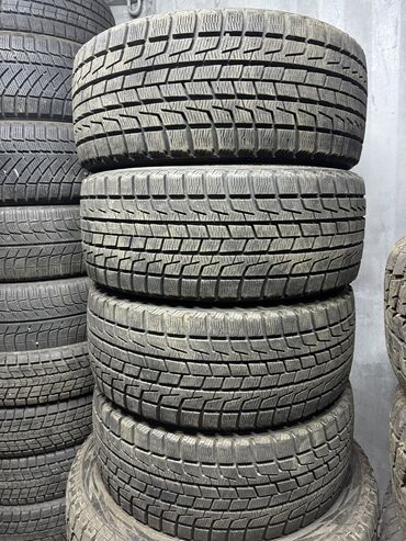 Шины: Шины 235 / 40 / R 18, Зима, Б/у, Комплект, Легковые, Япония, Bridgestone