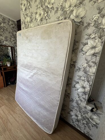 Спальные матрасы: Продаю матрас 145×204 см, б/у, в хорошем состоянии — всего за 5000
