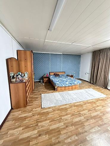 Продажа коттеджей и домов: Продаётся двухэтажный дом в районе Токольдош по улице Армейская. Общая — 10