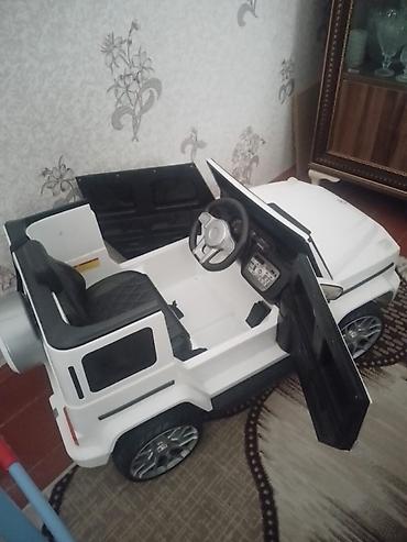 toy sac duzumleri: Uşaq üçün elektriklə işləyən minik maşını – G-klass üslubunda, ağ — 1