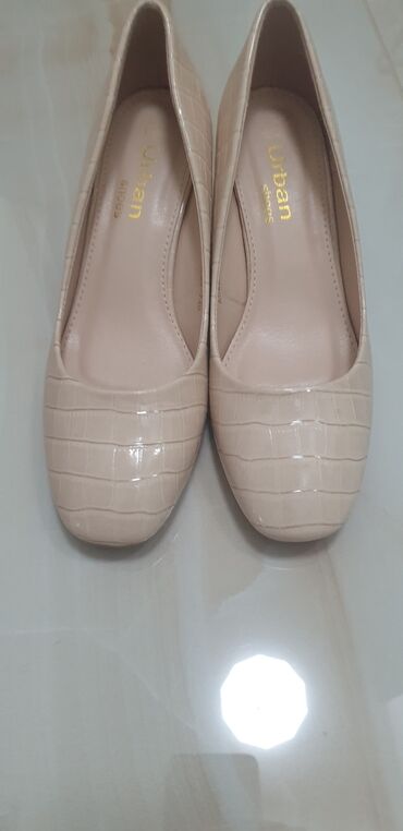 srebrna haljina kakve cipele: Salonke, 38