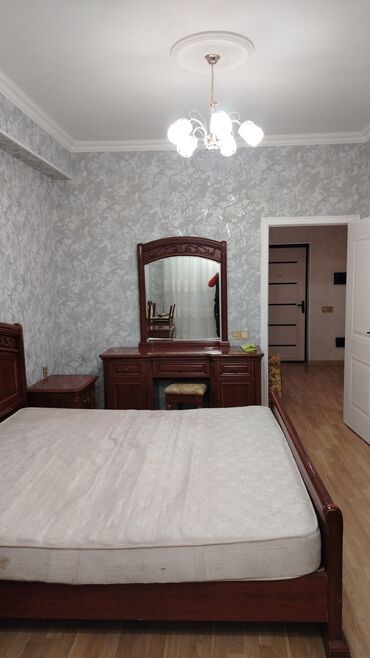 Binalar: Qaraçuxur qəsəbəsi.Neftcilər parkın yanı 2 otaqlı ev kira verilir.qaz — 8