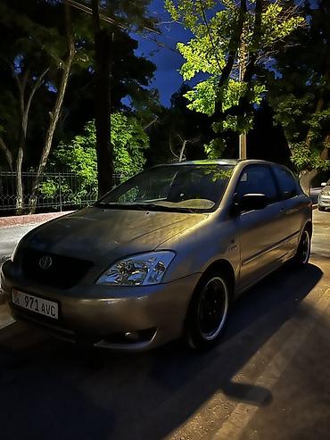Toyota Corolla: 2002 г., 1.8 л, Механика, Бензин, Хэтчбэк