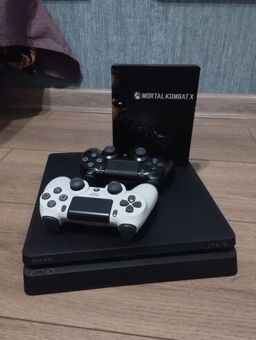 PS4 (Sony PlayStation 4): Продаю PS4 Slim🔥 Память: 1ТБ☠️ Приставки: 2🎮 Игры: GTA5🔥, Fifa18⚽