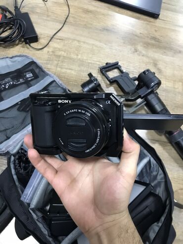videokamera 4k: Sony ZV-E10 Probeq 6k-dır. Üzərində Rig 3 ədəd orginal Artman battery