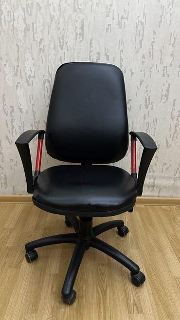 Ofis oturacaqları: Kreslo satılır 60 azn.Çox az istifadə olunub,yaxşı