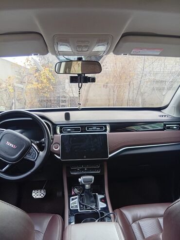 Digər Avtomobillər: VGV ağ rəngli şəhər krossoveri Xüsusiyyətlər: - Geniş xrom radiator — 11