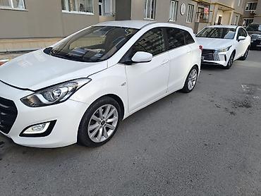 opel duman: Hyundai i30 hatchback – ağ rəng, şəhər üçün ideal kompakt model — 2