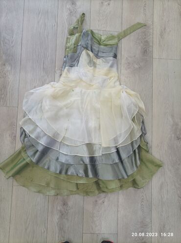 продаю детское платье: Детское платье, цвет - Зеленый, Б/у