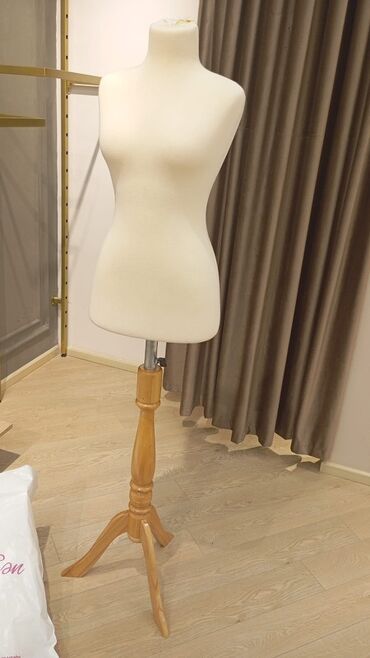 Digər mağaza avadanlığı: Mağaza avadanlıqları satılır – vitrin və geyim mağazaları üçün — 11