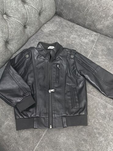 Uşaq arabaları: Uşaq dəri görünümlü gödəkçə. 50 azn alınıb çox az 2-3 defe geynılıb