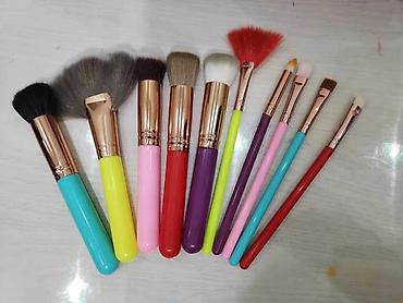 makeup: Продаются кисточки для макияжа (оптом). Упаковка 100 сом. Если много — 1