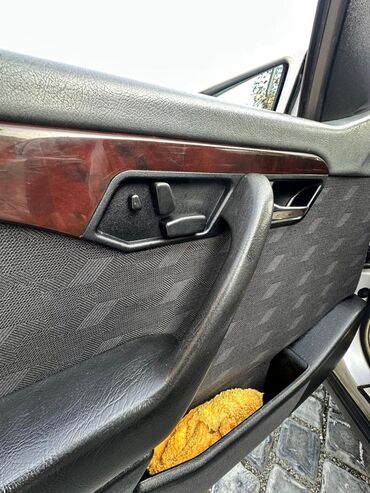 Mercedes-Benz: Mercedes-Benz C-Class: 2.2 l | 1996 il Sedan — 12