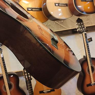 valencia gitara: Klassik gitara valencia vc263csb simlərin sayı: 6 üst:sitka spruce — 2