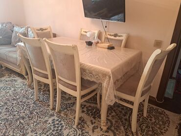 Sifarişlə mebel: Qonaq otağı üçün, İşlənmiş, Açılmayan, Dördbucaq masa, 6 stul