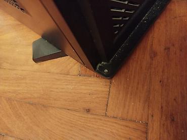 Ostali kompjuterski delovi: Kuciste za kompjuter. Spojio plocu,napajanje radi i power taster je — 12