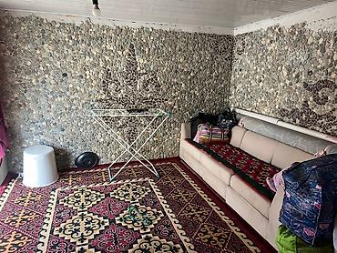 Продажа коттеджей и домов: Продаётся дом 	•	Площадь: ~220 м² 	•	Участок: 5 соток 	•	2 этажа — 8