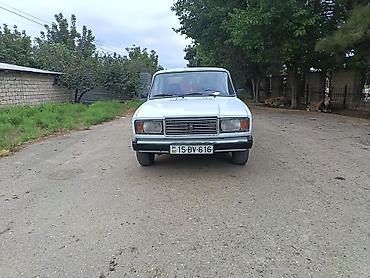 2107 faralar: VAZ 2107 sedan – klassik dizaynlı, ağ rəngdə. Texniki xüsusiyyətlər — 5