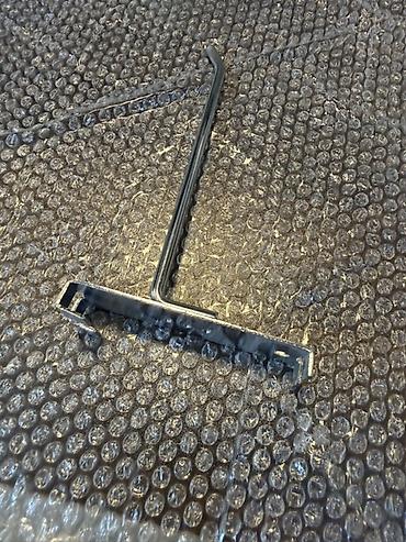 divar rəf: Metal vitrın/asma panel üçün asqı tutacağı. Məhsul T formalı alt — 1