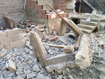 Građevinarstvo i rekonstrukcija: Usluge razbijanja i rusanja pregradnih zidova od cigala betona rusenje — 2
