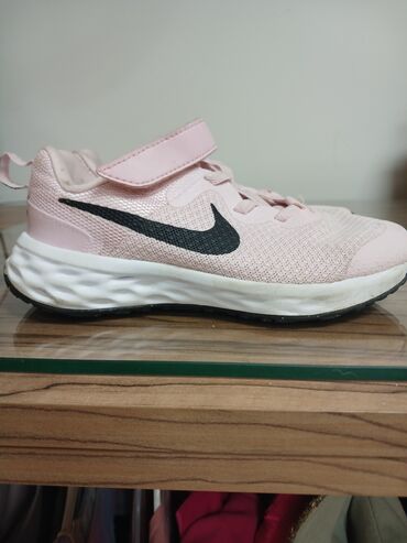 grubin obuca: Nike, Veličina - 30