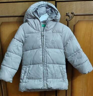 benetton farmerice: Zimska jakna za devojčice, Benetton, kao nova, sive boje, veličina